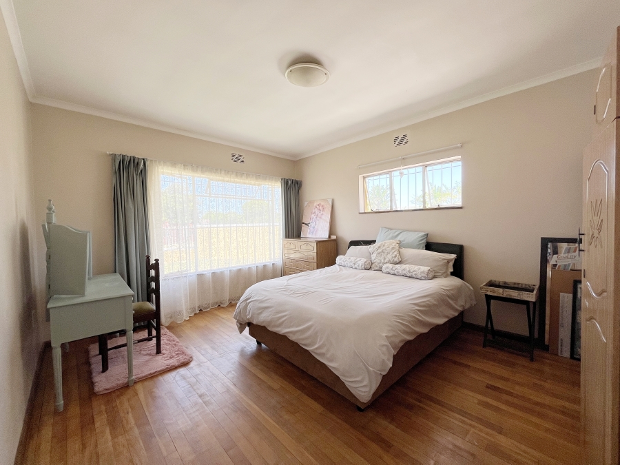 To Let 5 Bedroom Property for Rent in Soneike Western Cape
